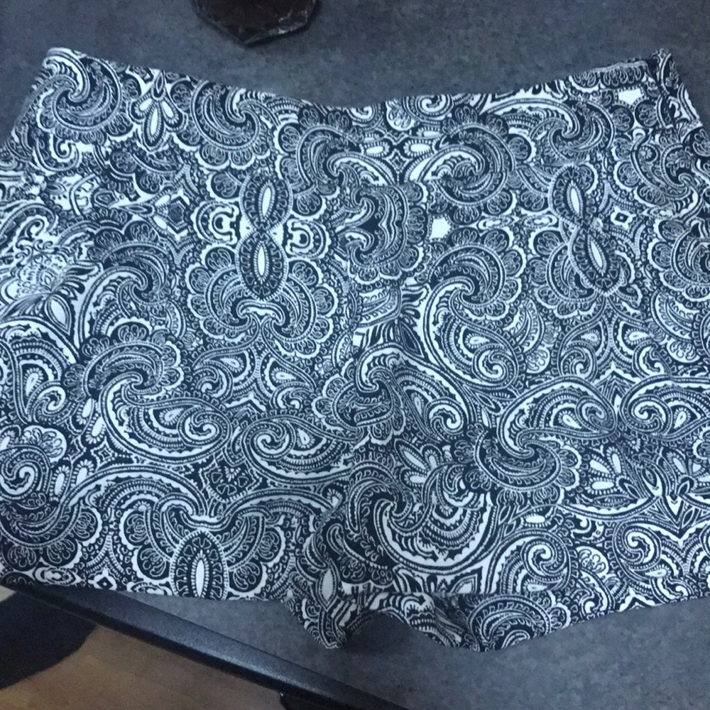 Express shorts! Can be dressed up or down